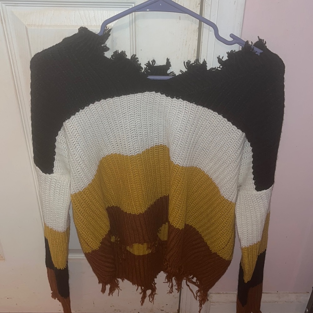 Unworn, adorable fall sweater! Brand: Full circle trends
